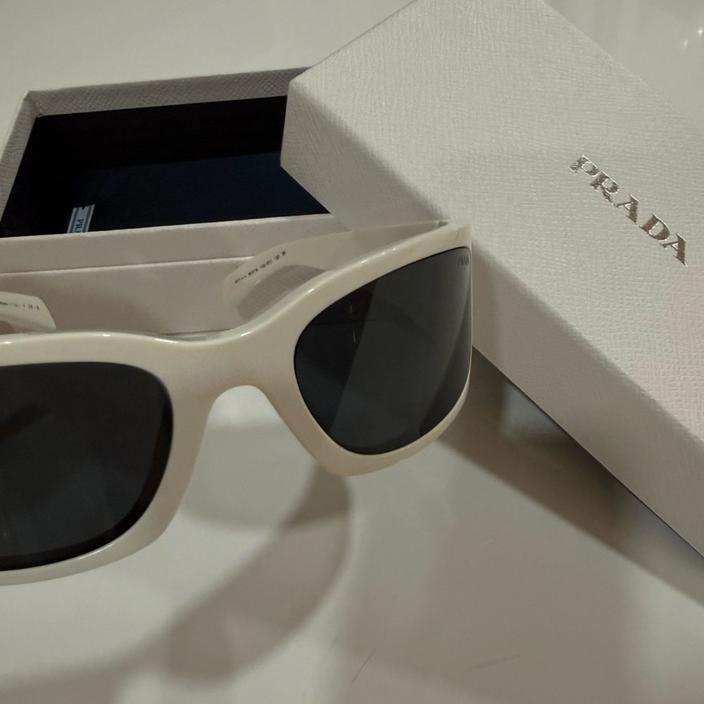 Prada Cream VR Glasses - Picture 3 of 9